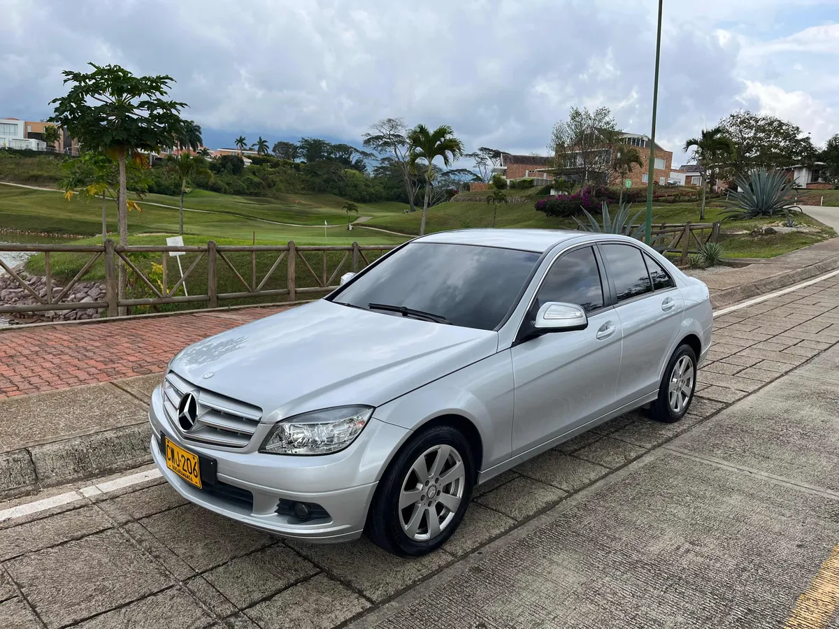 Mercedes-Benz C 200 2009 Plateado Floridablanca