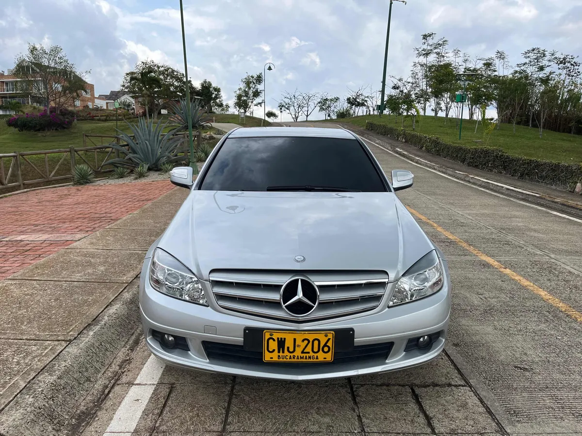 Mercedes-Benz C 200 2009 Plateado Floridablanca