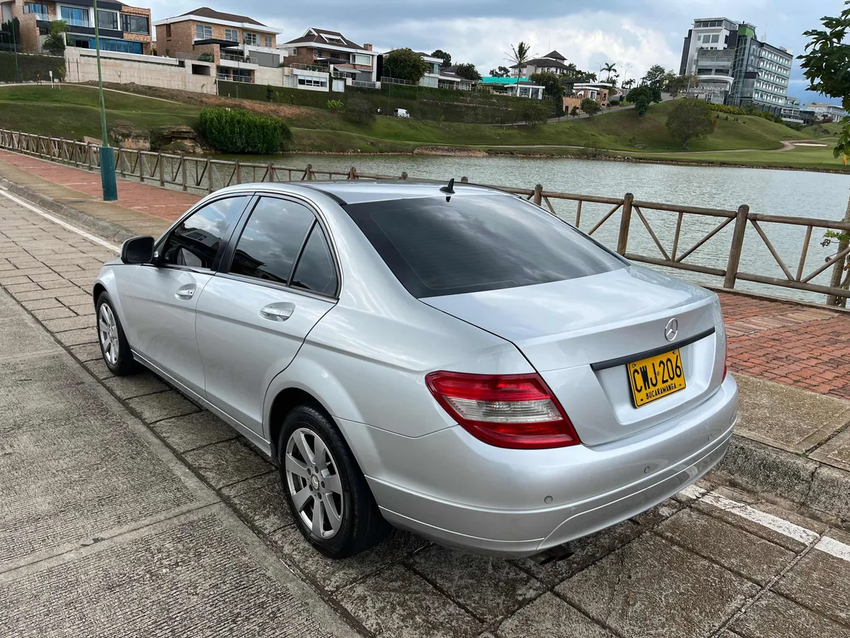 Mercedes-Benz C 200 2009 Plateado Floridablanca