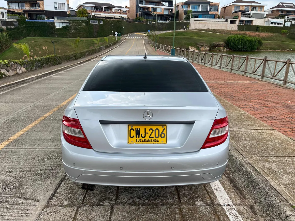 Mercedes-Benz C 200 2009 Plateado Floridablanca