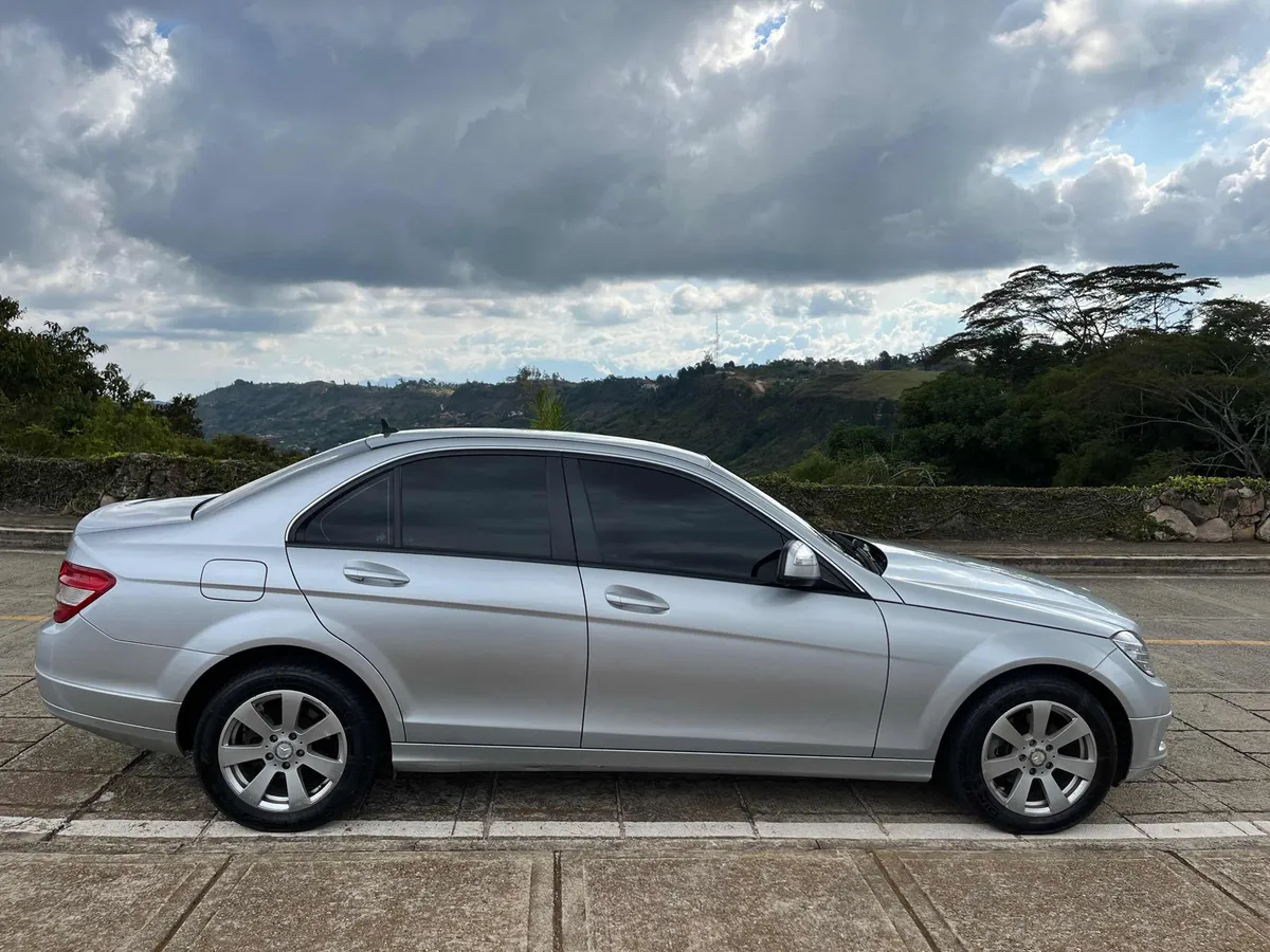 Mercedes-Benz C 200 2009 Plateado Floridablanca