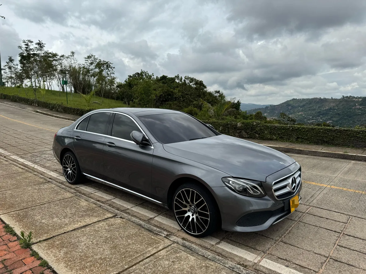 Mercedes-Benz E 200 2020 Gris Floridablanca