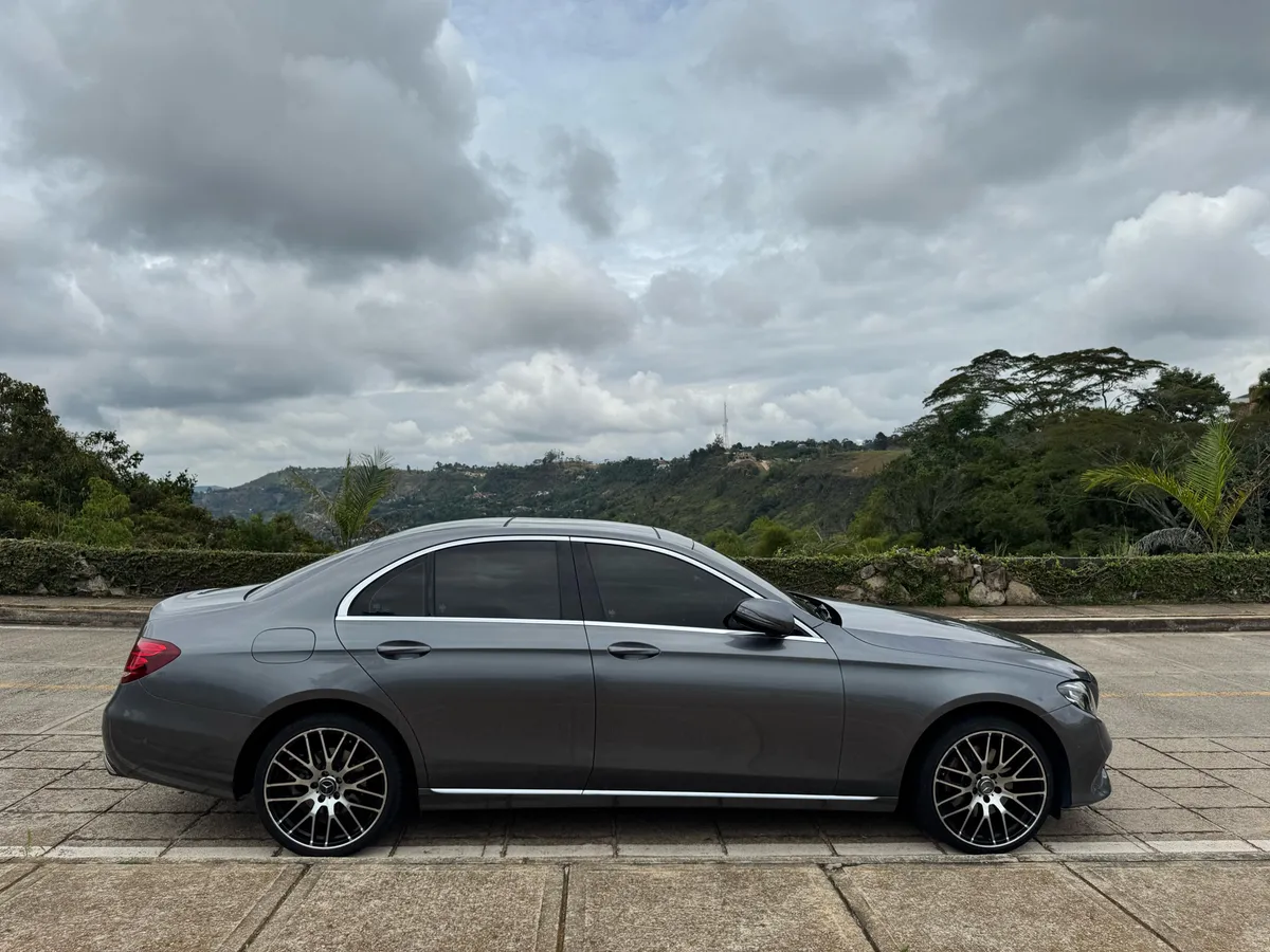 Mercedes-Benz E 200 2020 Gris Floridablanca