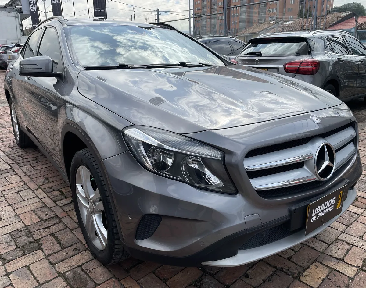 Mercedes-Benz GLA 200 2017 Gris Bogotá