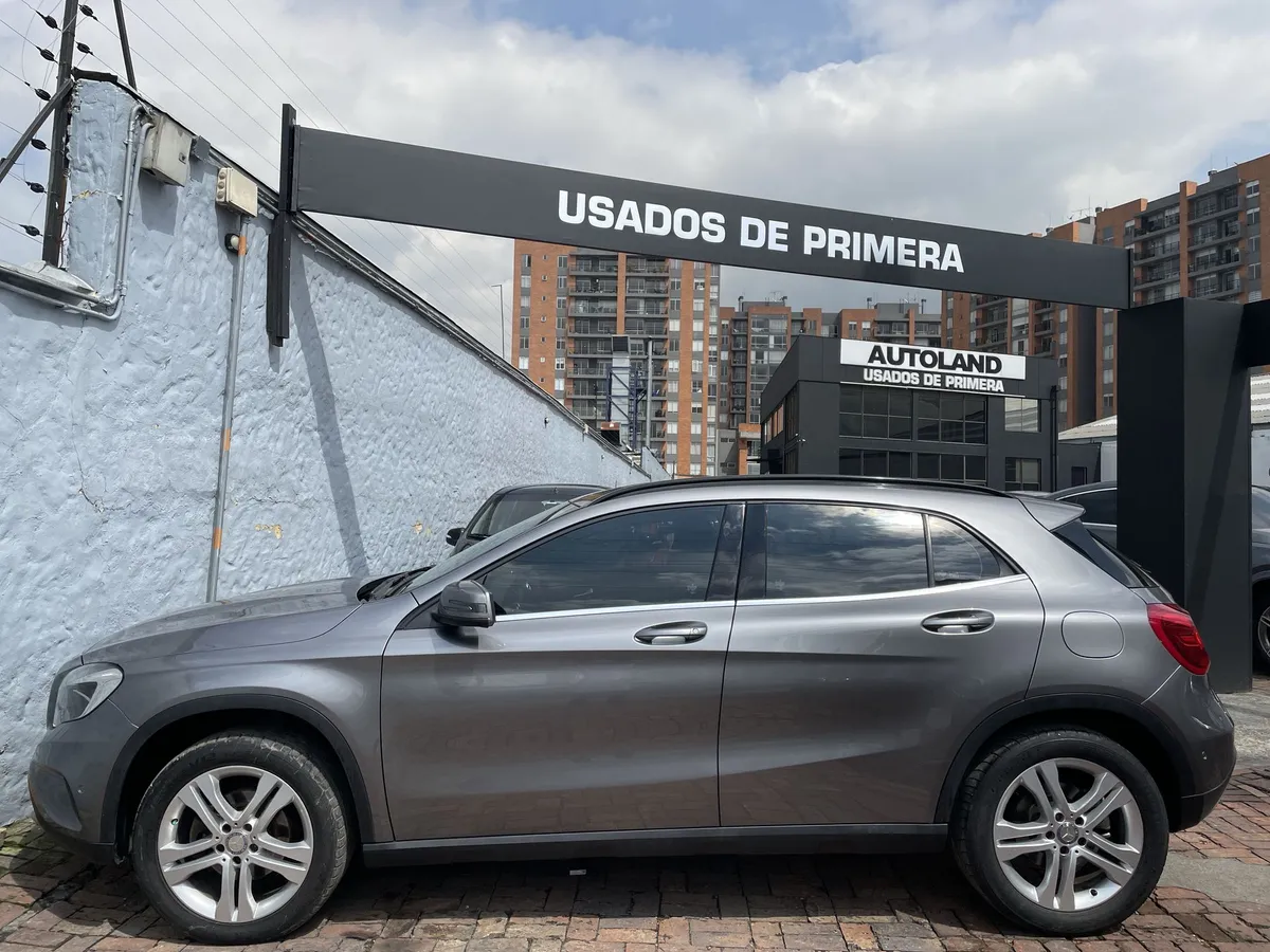 Mercedes-Benz GLA 200 2017 Gris Bogotá