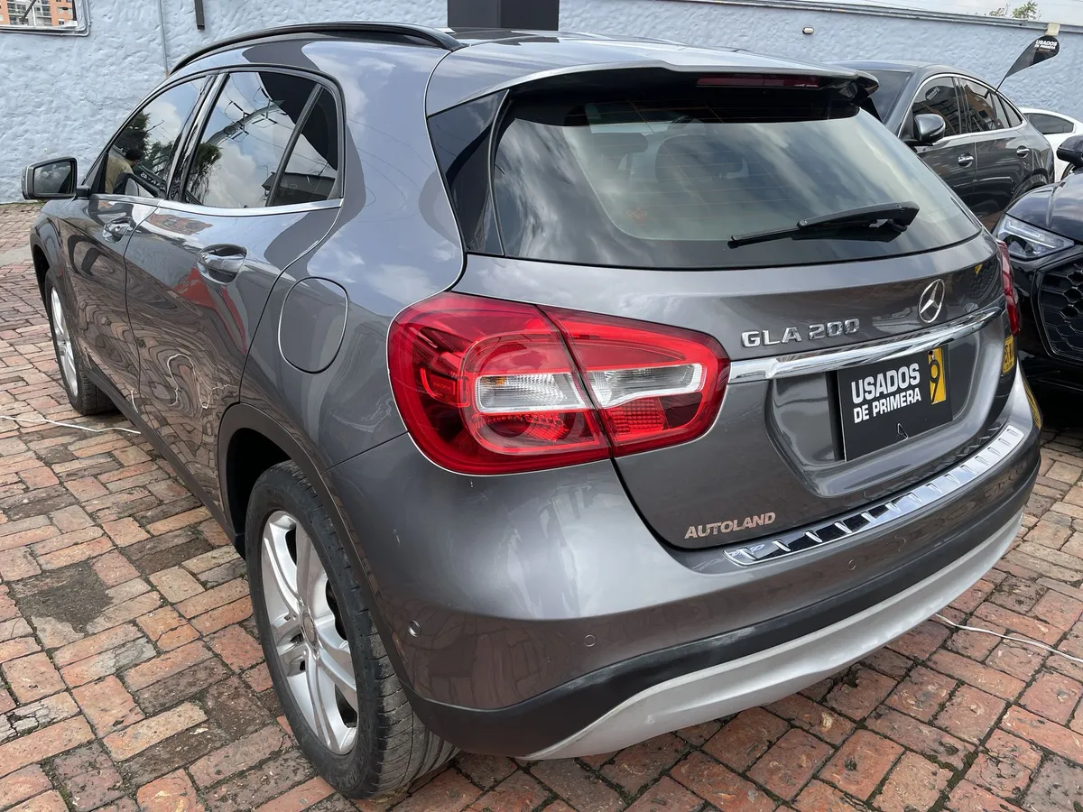 Mercedes-Benz GLA 200 2017 Gris Bogotá