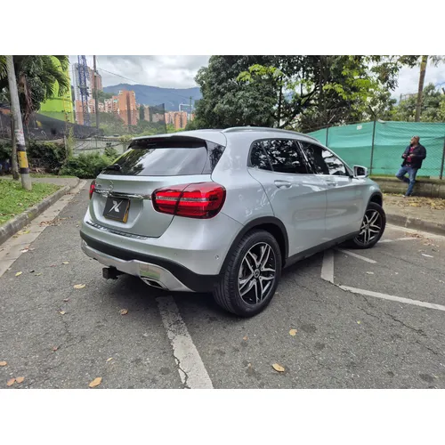 Mercedes-Benz GLA 200 2019 Plateado Medellín