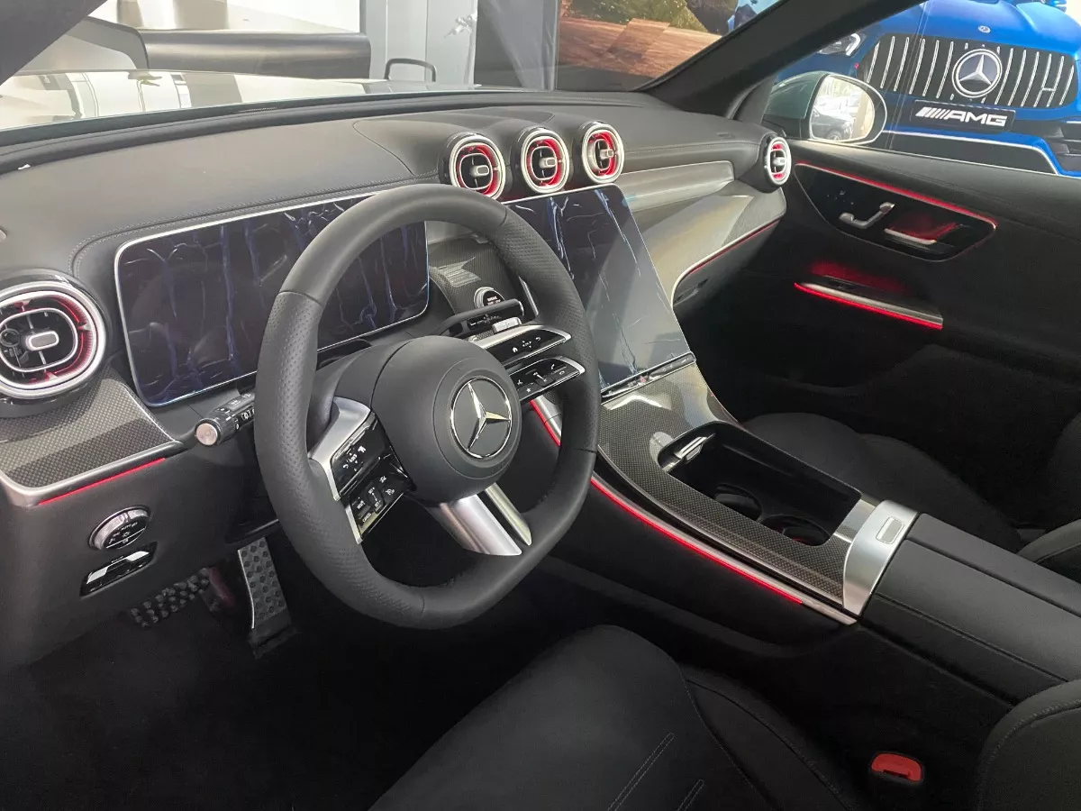 Mercedes-Benz Clase GLC GLC 300 SUV AMG LINE 4MATIC