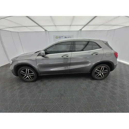 Mercedes-Benz GLA 200 2019 Gris Bogotá