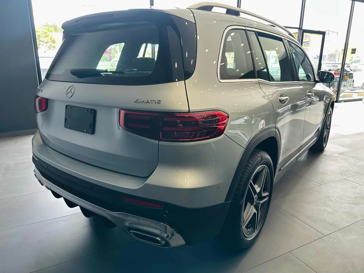 Mercedes-Benz GLB 250 2026 Plateado Bogotá