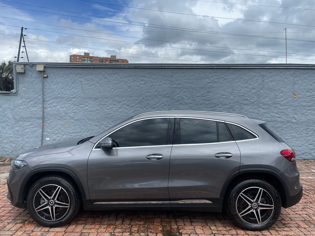 Mercedes-Benz EQA 350 2023 Gris Bogotá
