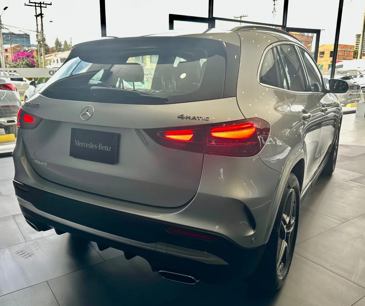 Mercedes-Benz GLA 250 2026 Plateado Bogotá