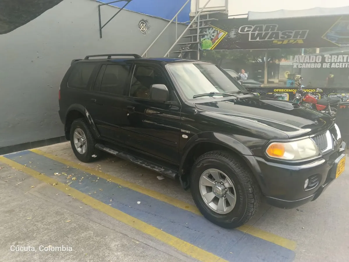 Mitsubishi Nativa 2009 Negro Pamplona