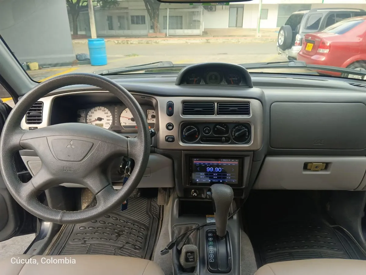 Mitsubishi Nativa 2009 Negro Pamplona