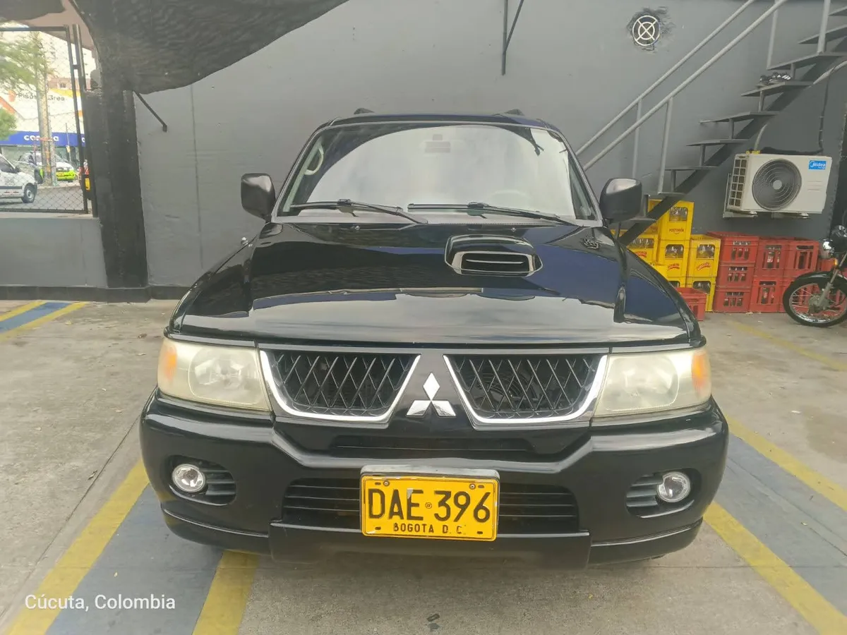 Mitsubishi Nativa 2009 Negro Pamplona