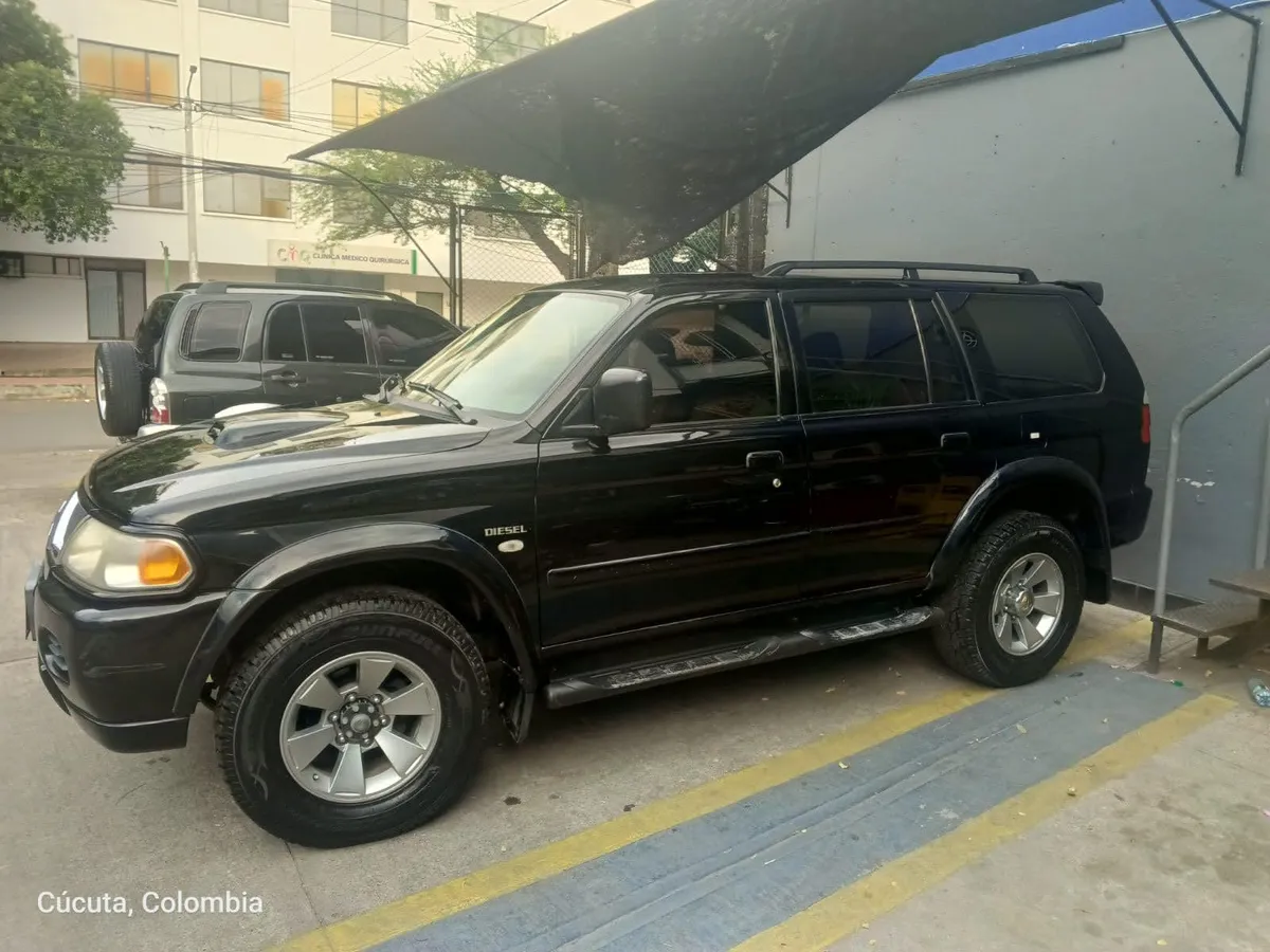 Mitsubishi Nativa 2009 Negro Pamplona