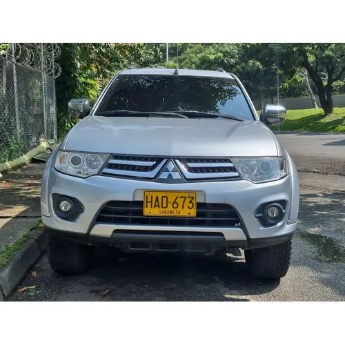 Mitsubishi Nativa 2015 Plateado Medellín