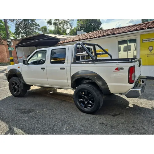 Nissan D22 2010 Blanco Medellín