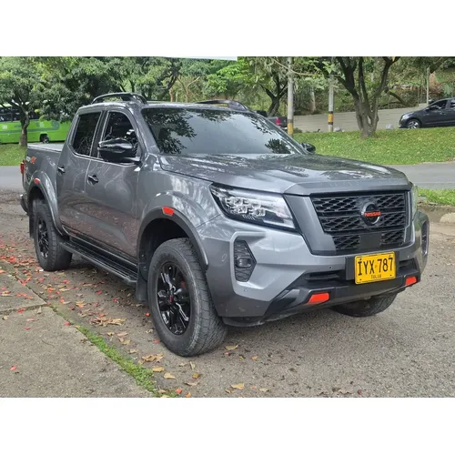 Nissan Frontier 2022 Gris Medellín