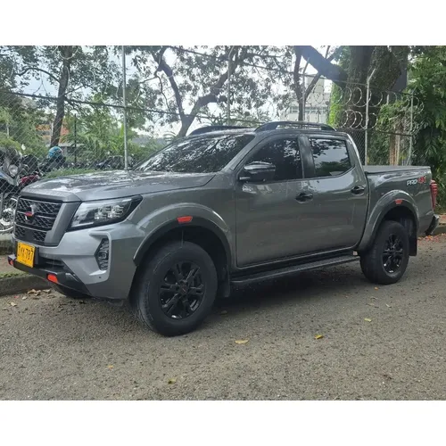 Nissan Frontier 2022 Gris Medellín