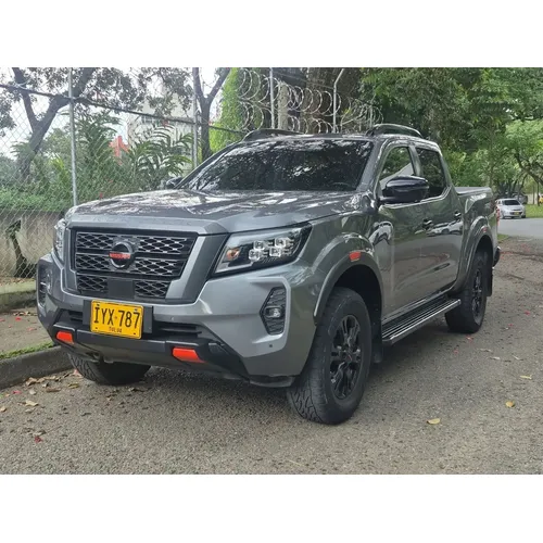 Nissan Frontier 2022 Gris Medellín