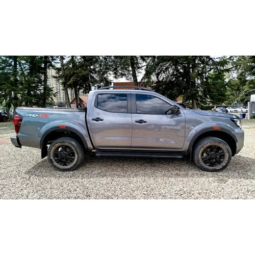 Nissan Frontier 2023 Gris Bogotá
