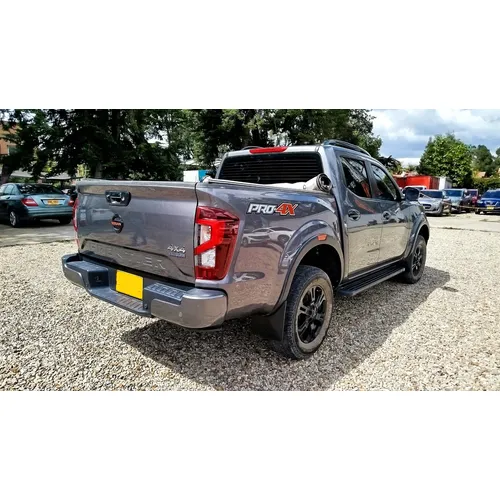 Nissan Frontier 2023 Gris Bogotá