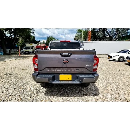 Nissan Frontier 2023 Gris Bogotá