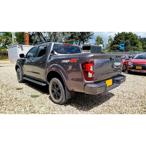 Nissan Frontier 2023 Gris Bogotá