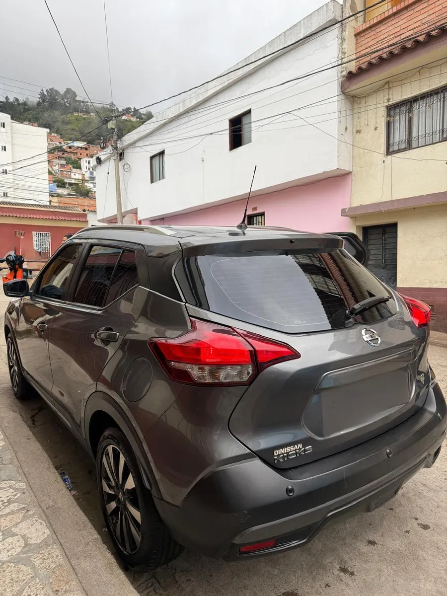Nissan Kicks 2018 Gris Pamplona
