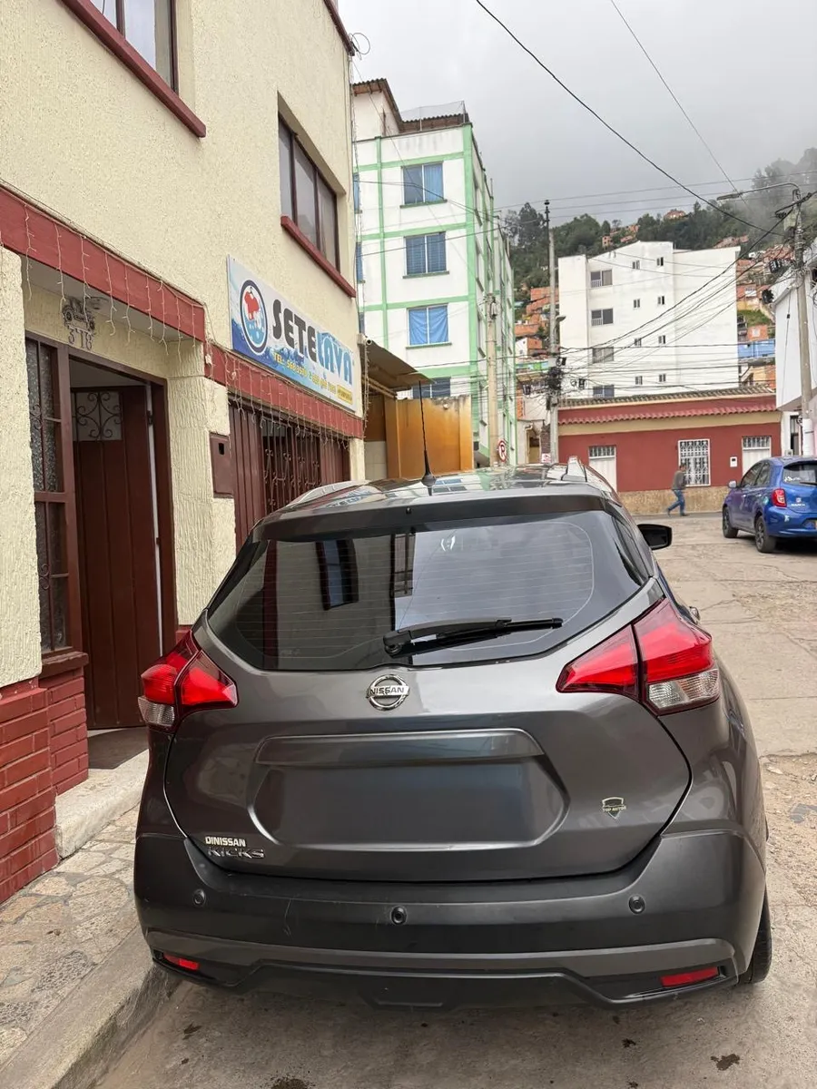Nissan Kicks 2018 Gris Pamplona