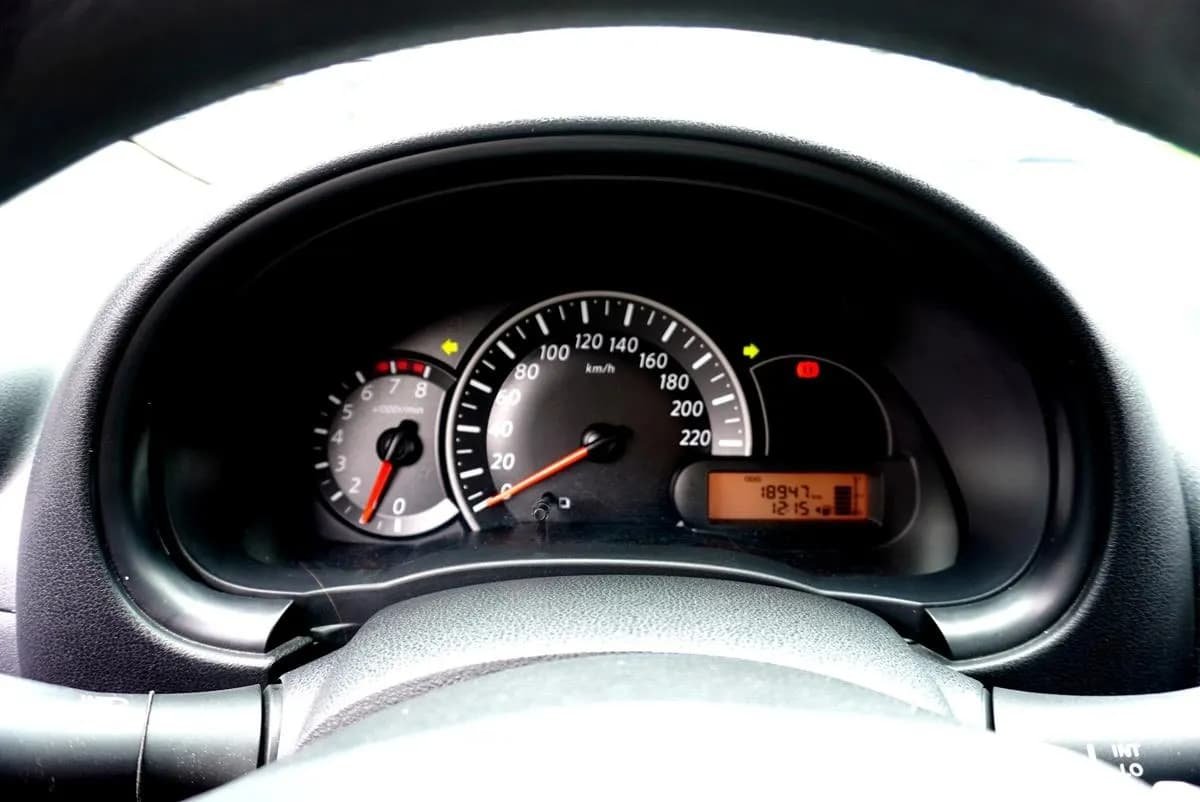 Nissan March 1.6 Active 2019 Rojo