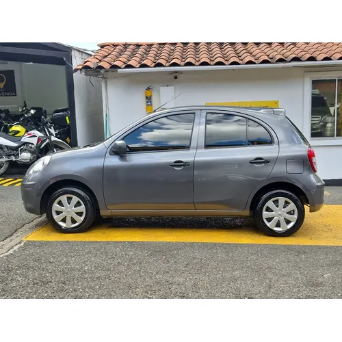Nissan March 2020 Gris Medellín