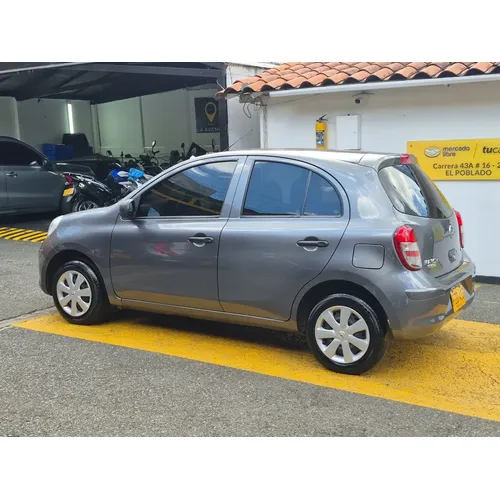 Nissan March 2020 Gris Medellín