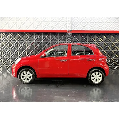 Nissan March 2015 Rojo Bogotá