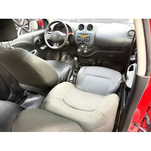 Nissan March 2015 Rojo Bogotá