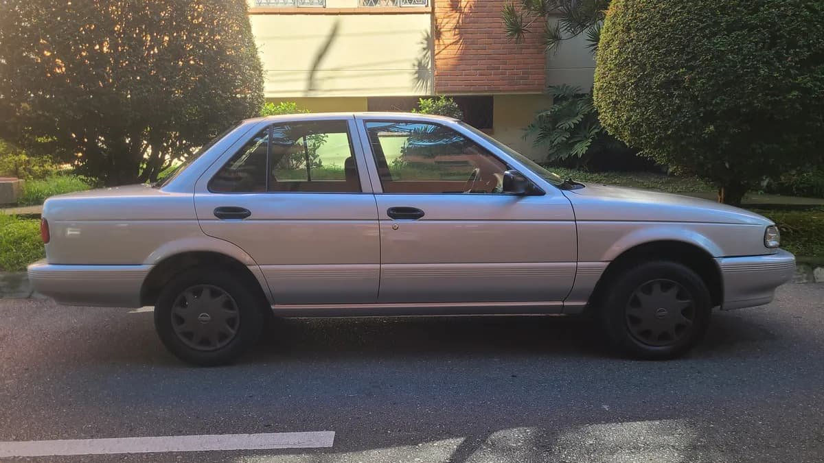 Nissan Sentra 1.6 B13 2007 Plateado