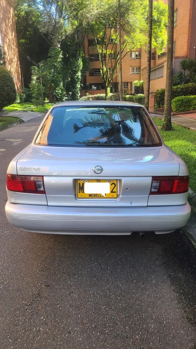 Nissan Sentra 1.6 B13 2007 Plateado