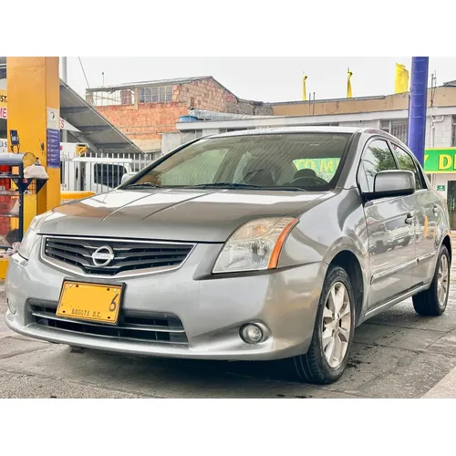 Nissan Sentra 2013 Gris Bogotá
