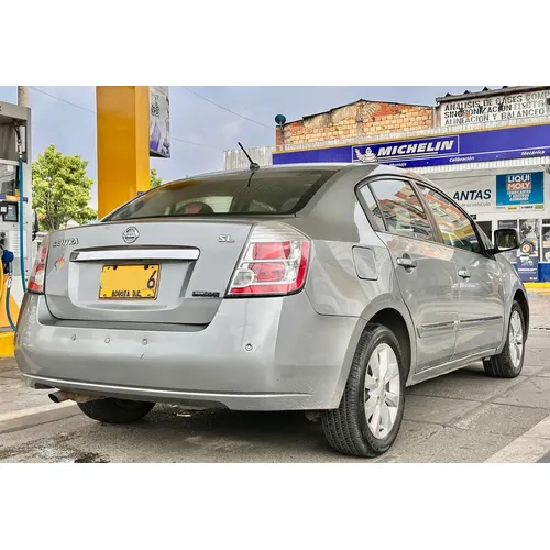 Nissan Sentra 2013 Gris Bogotá