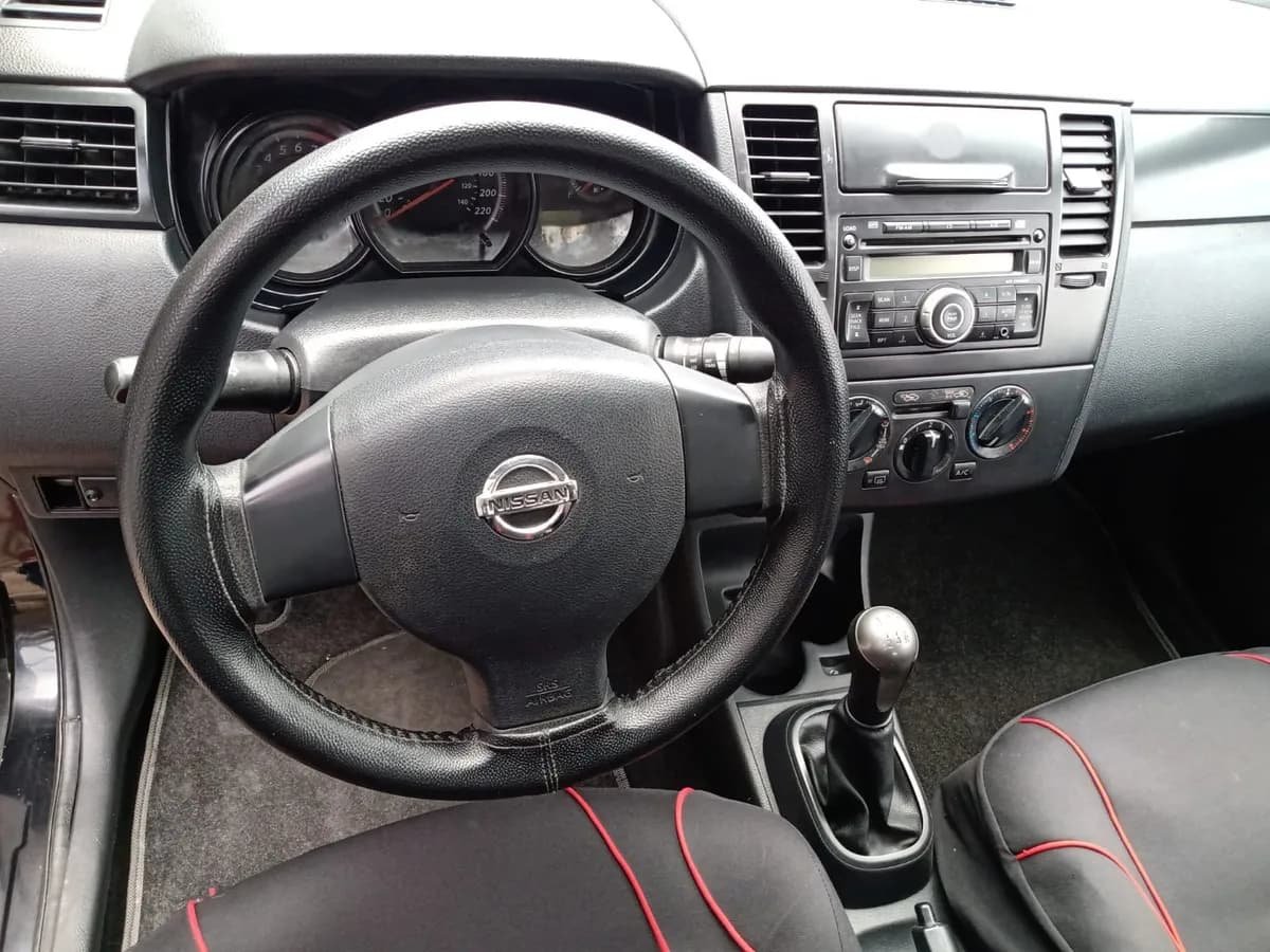 Nissan Tiida 1.6cc MT AA 2014 Negro