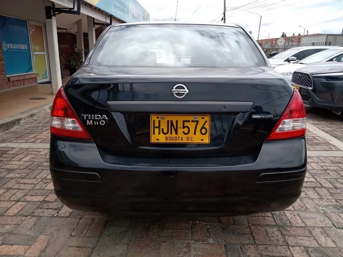 Nissan Tiida 1.6cc MT AA 2014 Negro