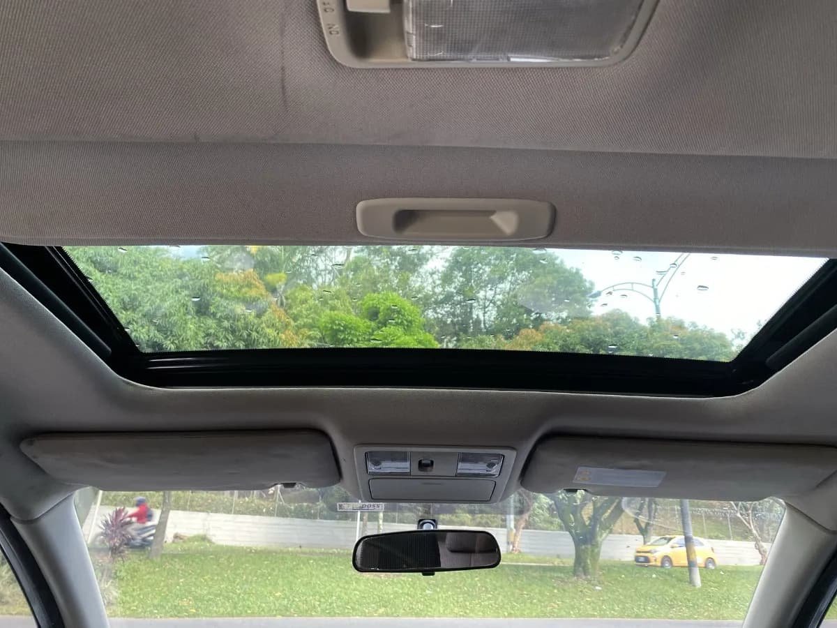Nissan Tiida 1.8 Premium At 4x2 2012 Plata