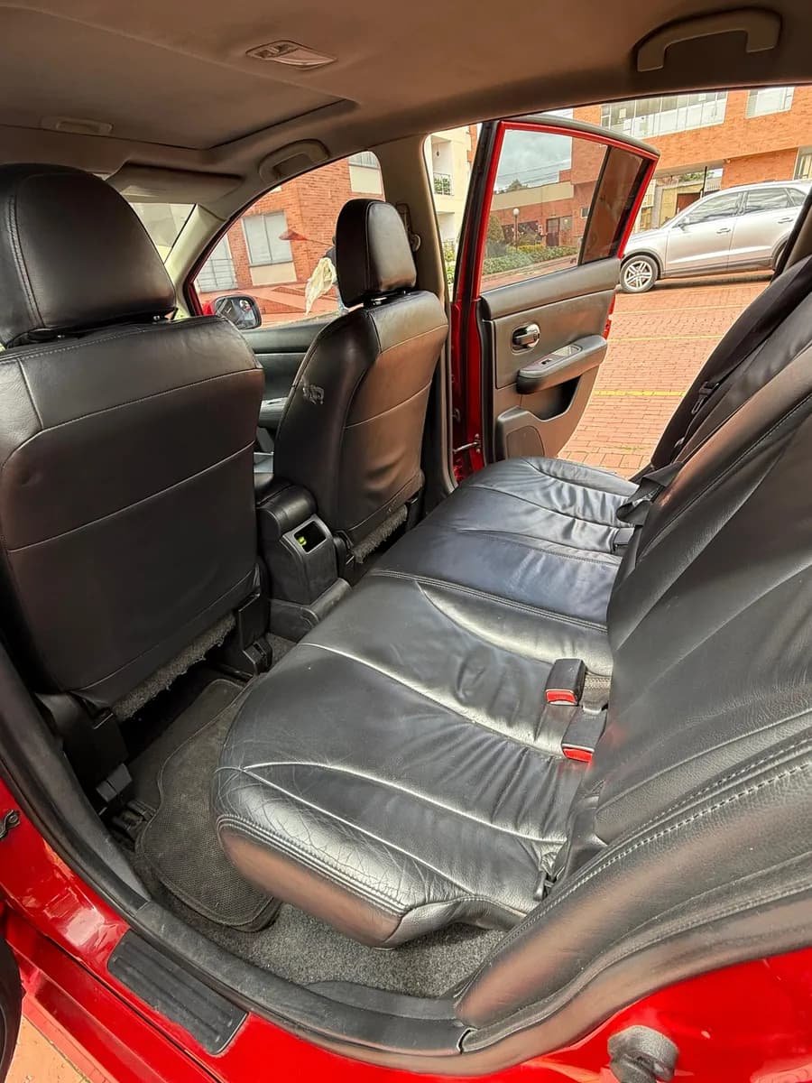 Nissan Tiida 2012 1.8 Premium 5p Rojo