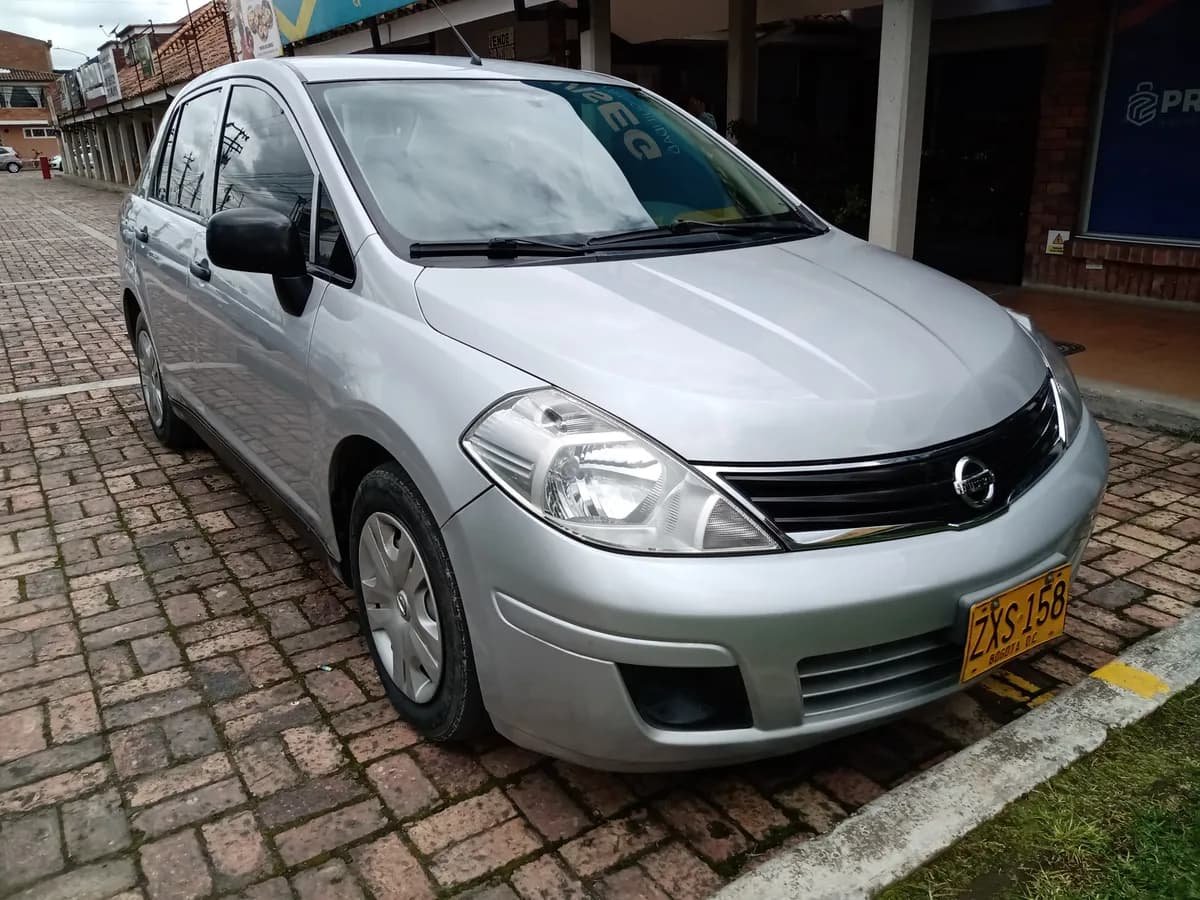 Nissan Tiida Miio 1.6 2015 Plateado