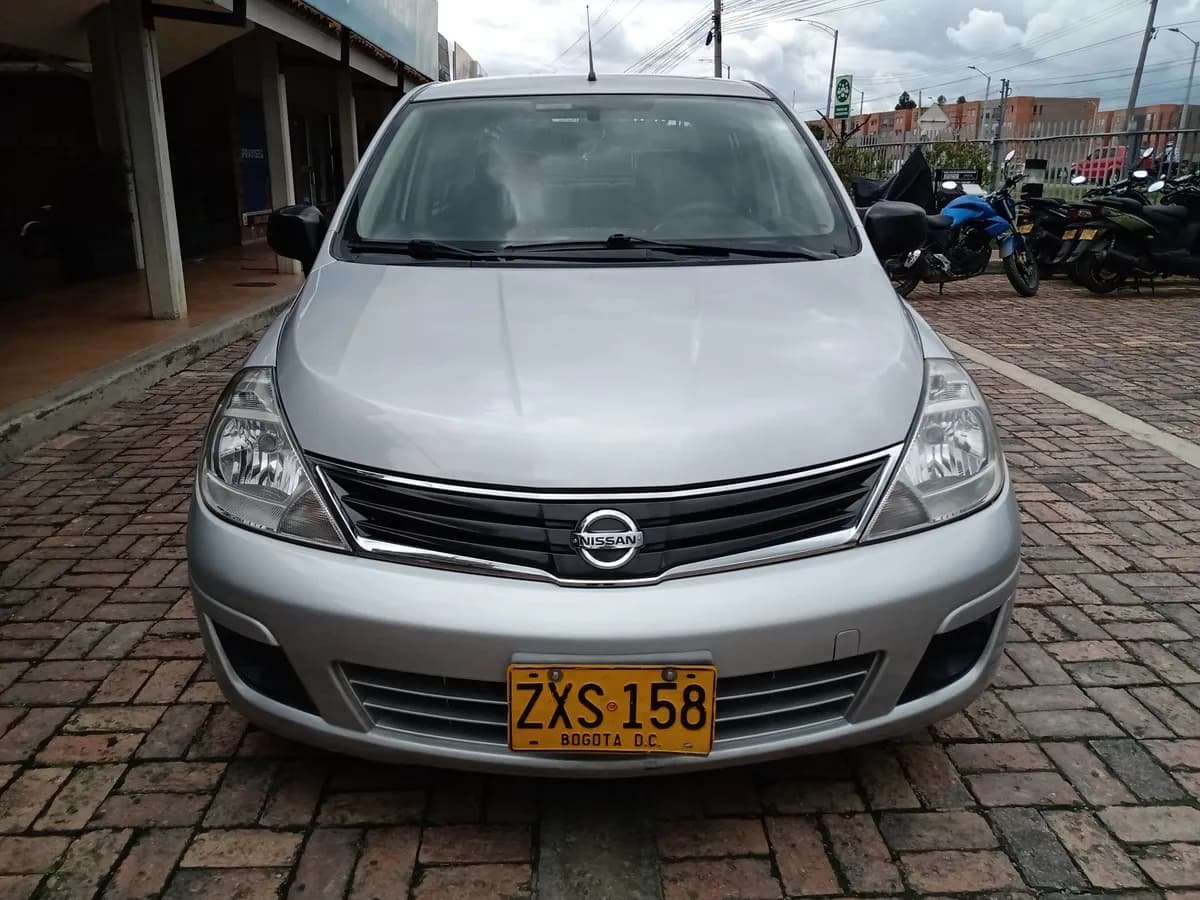 Nissan Tiida Miio 1.6 2015 Plateado