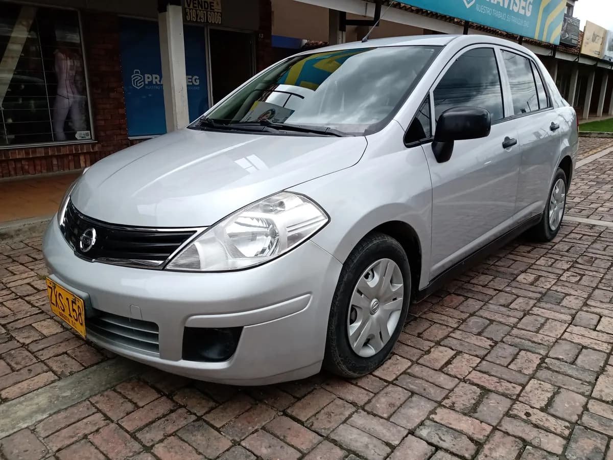 Nissan Tiida Miio 1.6 2015 Plateado
