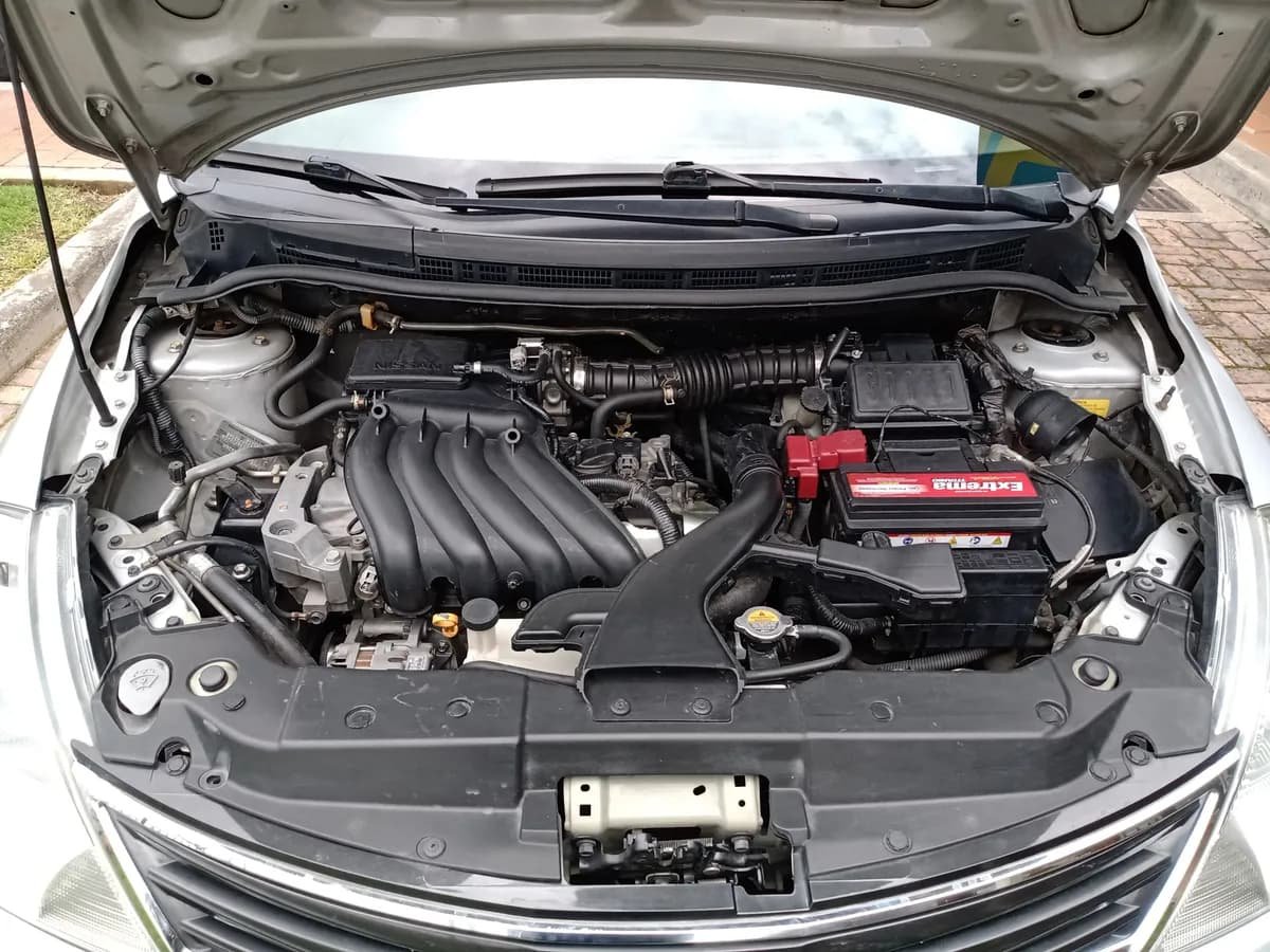 Nissan Tiida Miio 1.6 2015 Plateado
