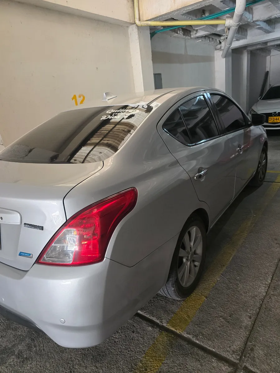 Nissan Versa 2015 Plateado Ocaña
