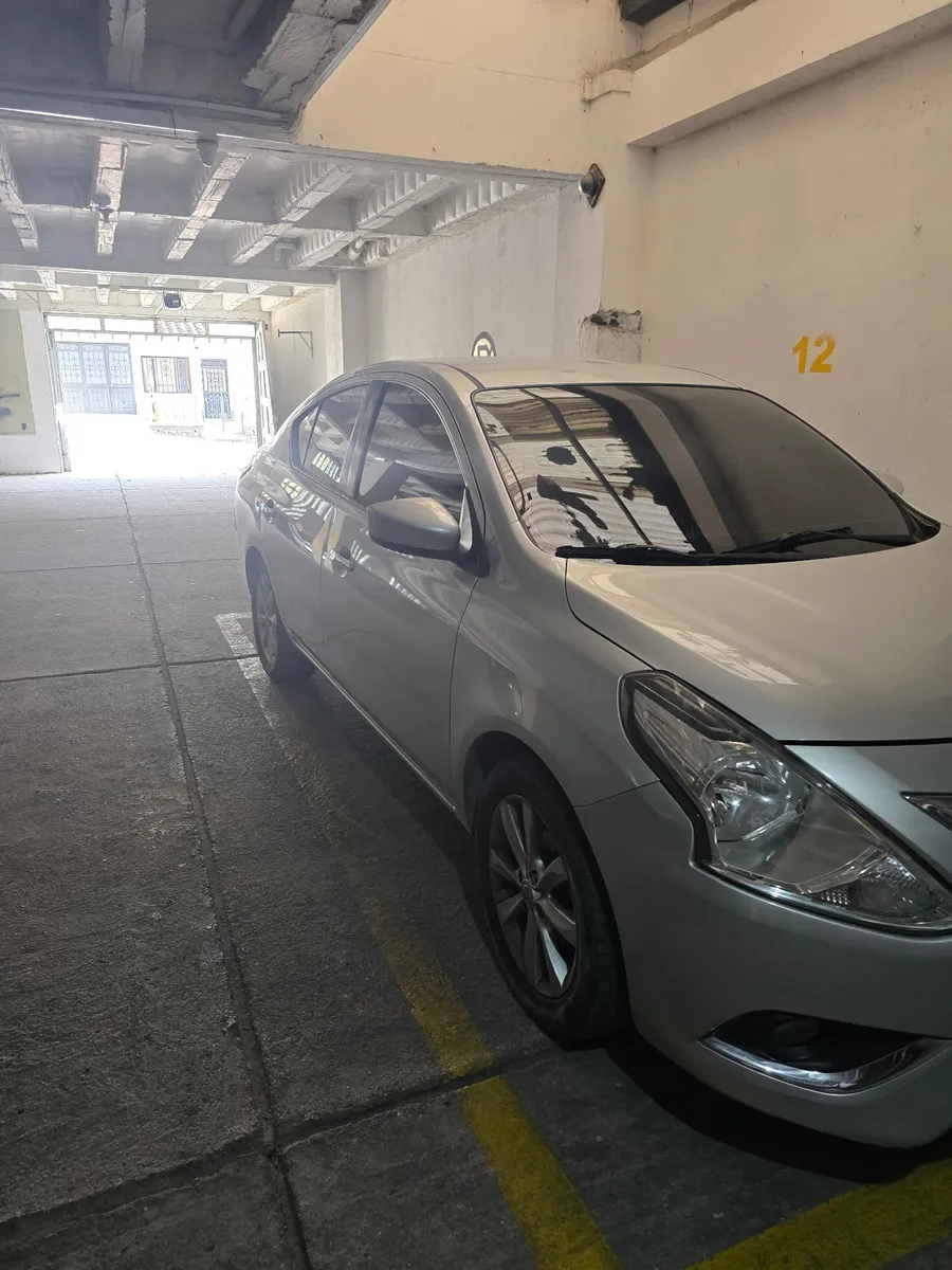 Nissan Versa 2015 Plateado Ocaña